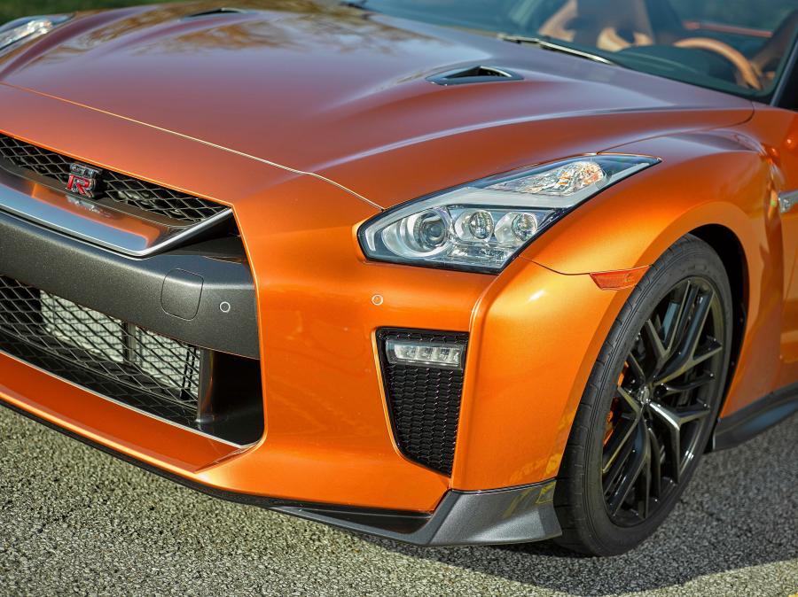 Детали экстерьера Nissan GT-R 2016 года  (US) (фото 13 из 57)